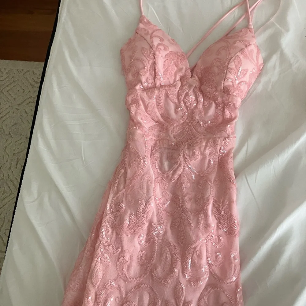Windsor Bethanie Formal Sequin V-Neck Mermaid Dress - Picture 2 of 4
